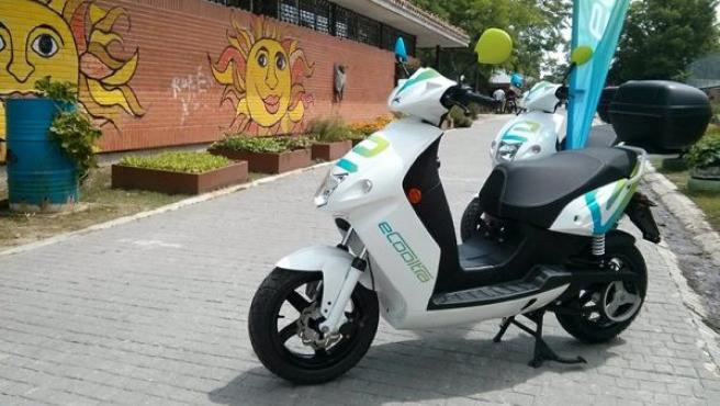 electric scooters are an efficient and non polluting way to get around town in Spain and Europe