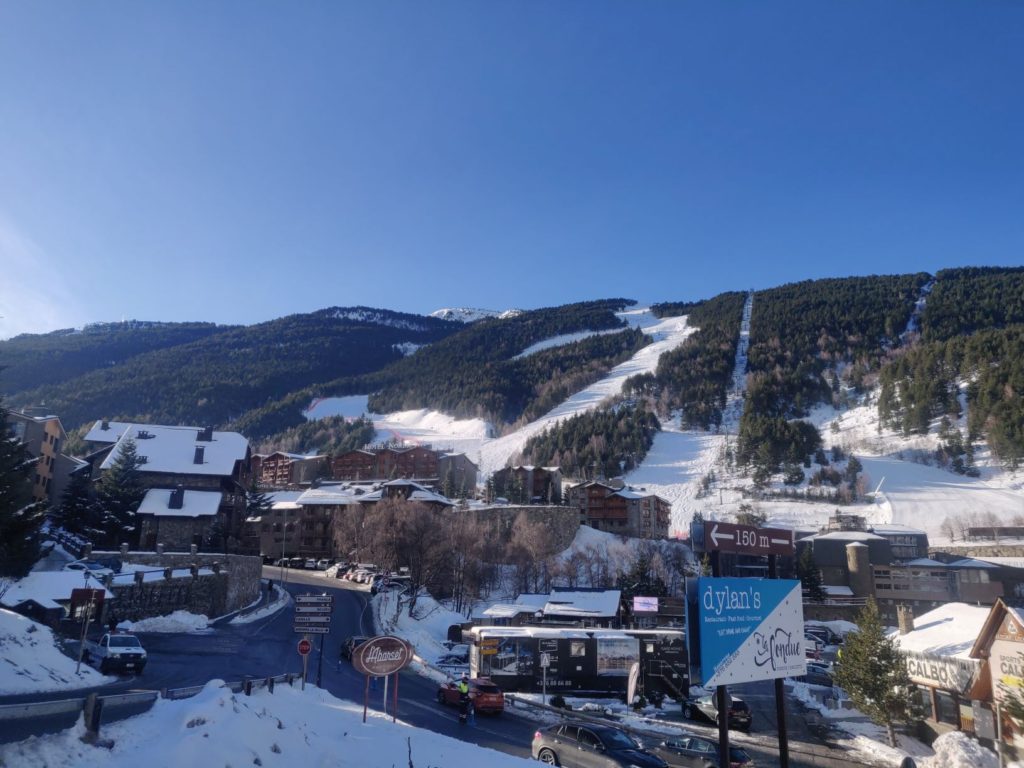El Tarter and a view of the Grandvalira lifts